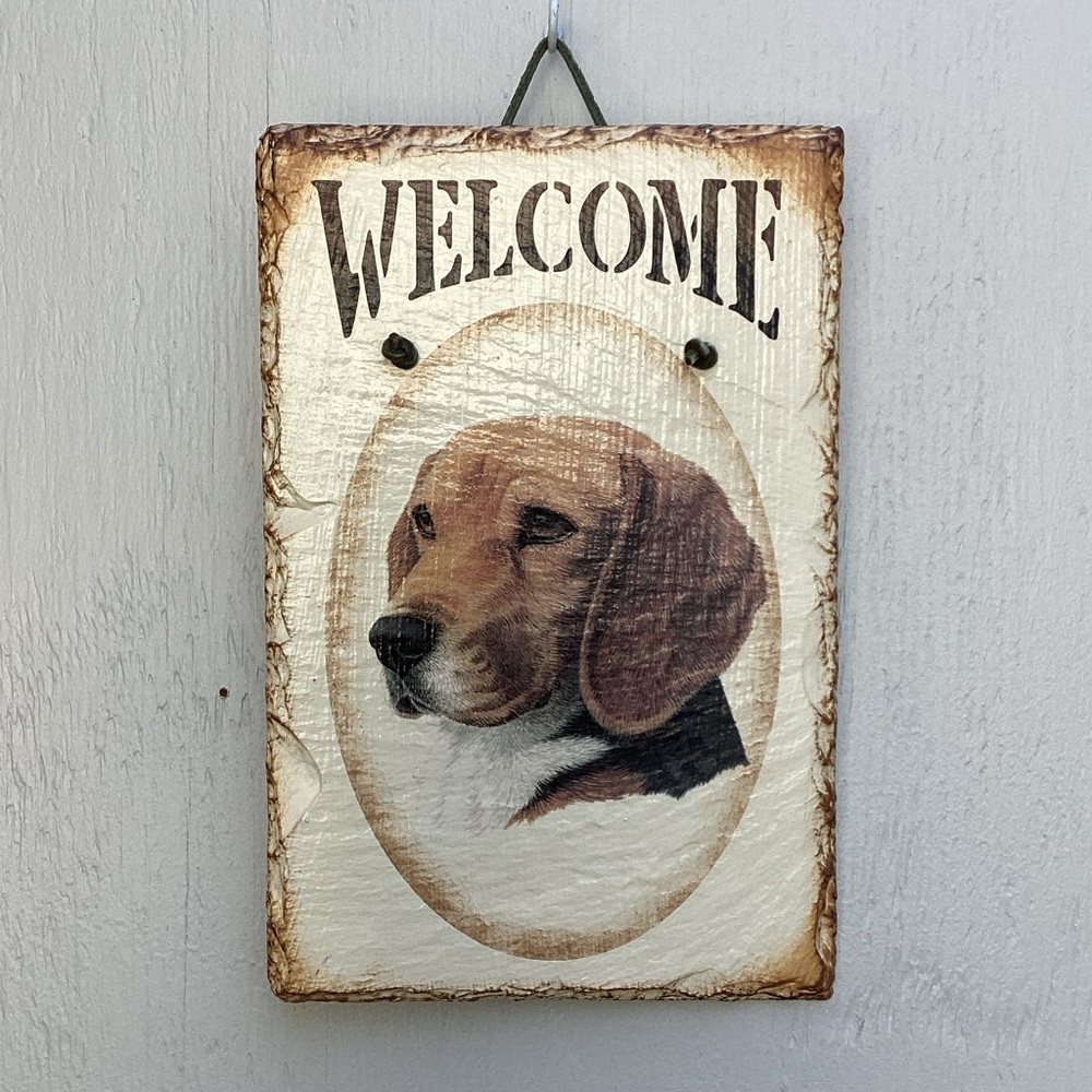 Beagle Lovers! Vintage “Beagle” Welcome Hanging Sign on Slate. 12 x 8 inches.